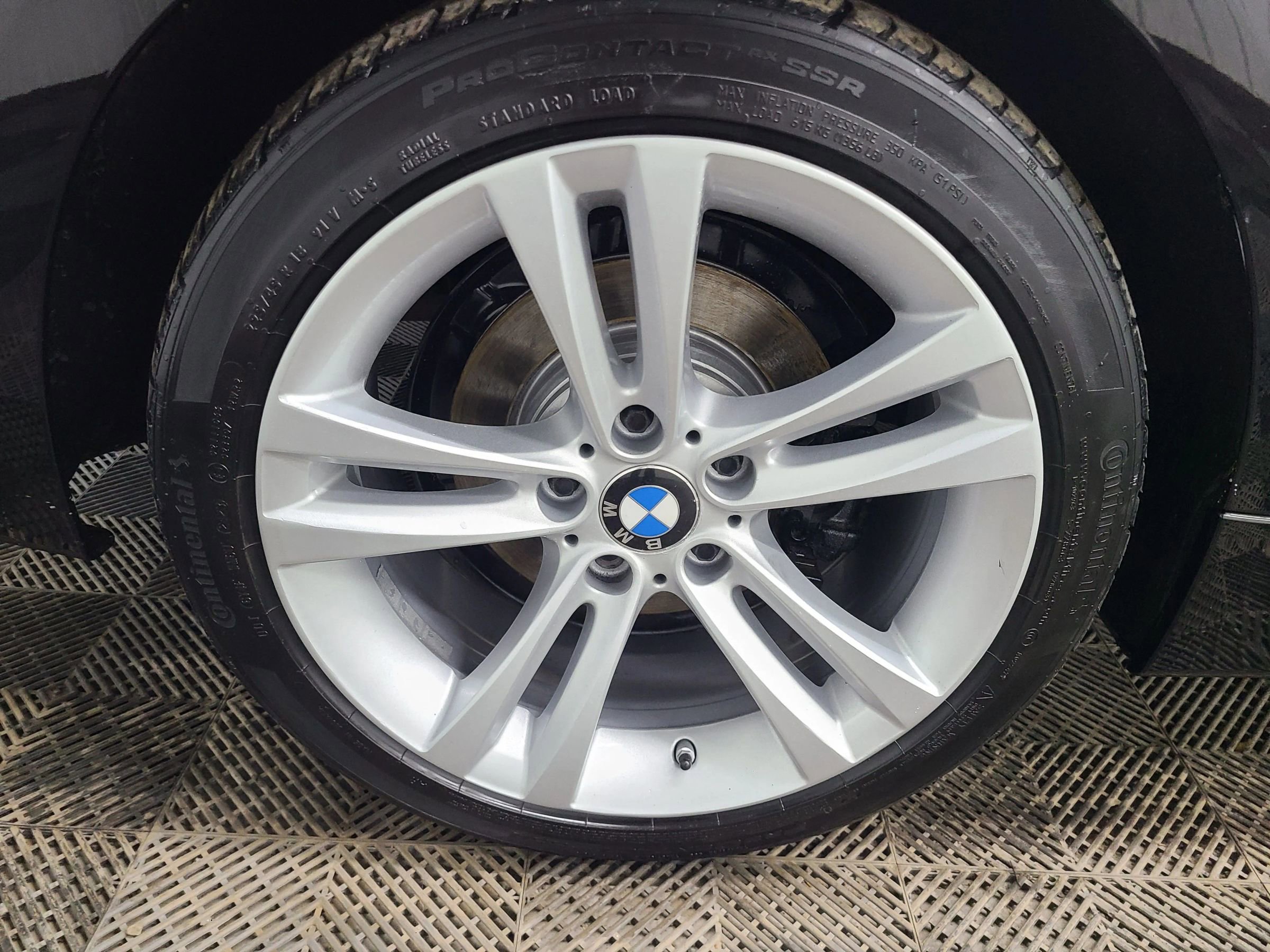 Used 2018 BMW 330i xDrive Sedan w/ Convenience Package image 16