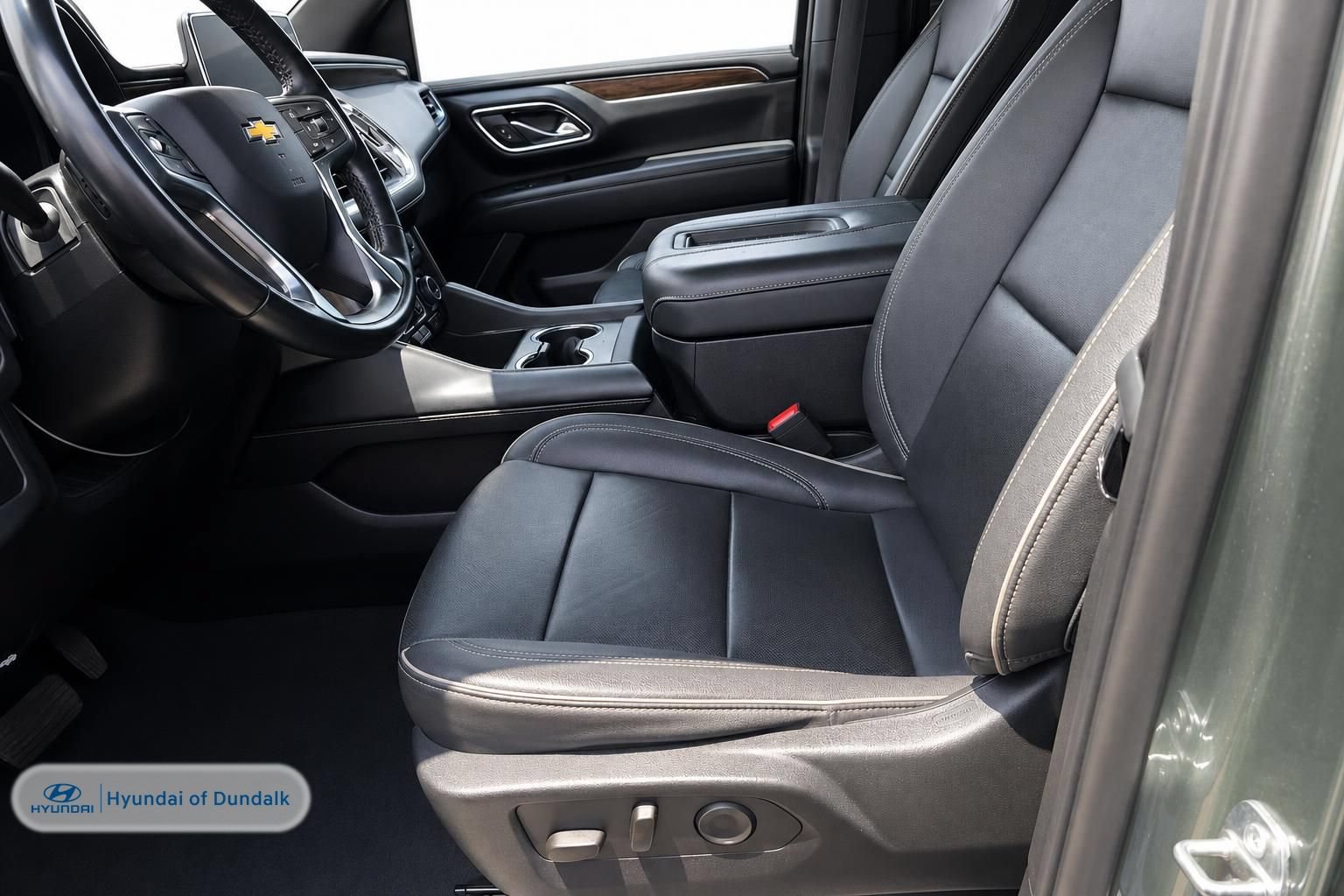 Used 2023 Chevrolet Suburban Premier AWD/4WD image 7