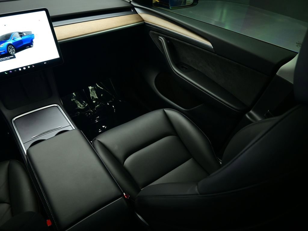 Used 2025 Tesla Model Y Long Range image 41