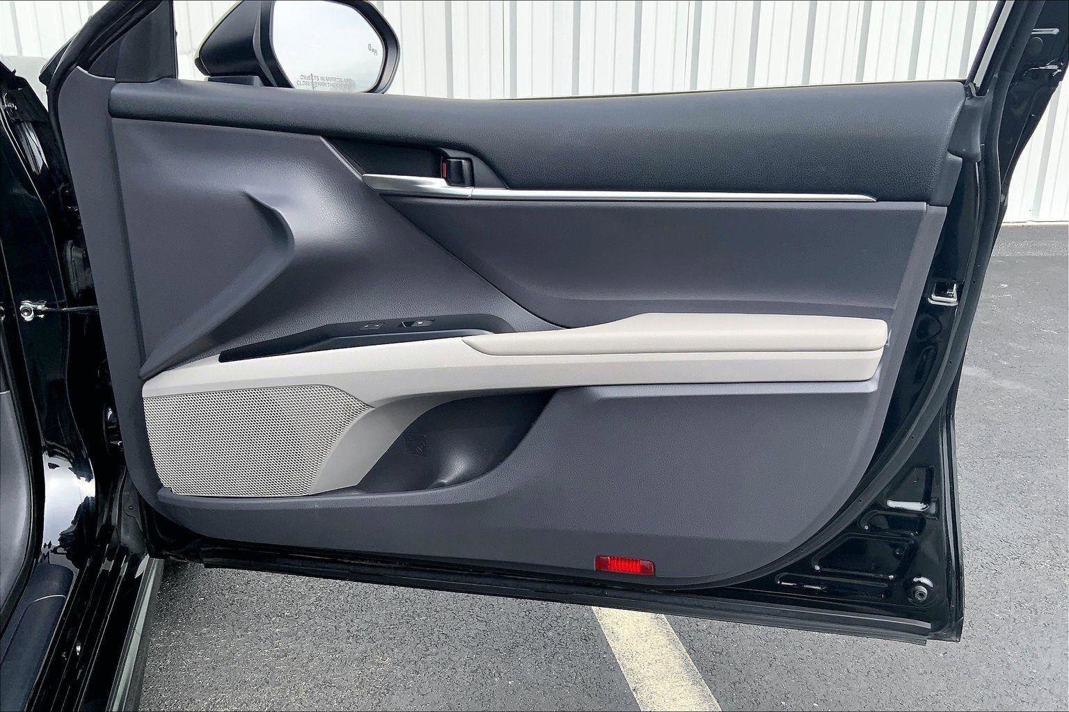 Used 2020 Toyota Camry SE w/ Convenience Package image 23