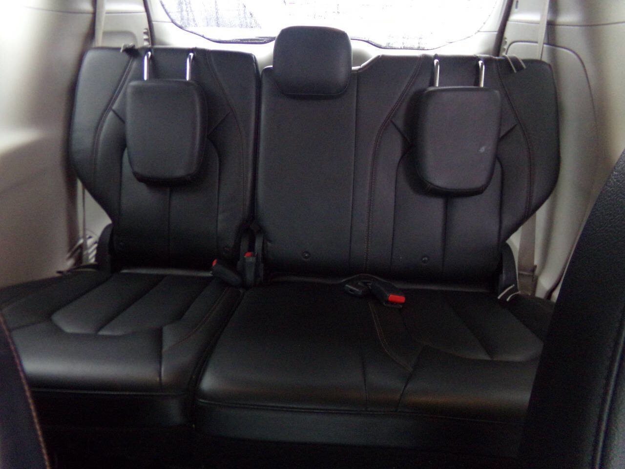 Used 2017 Chrysler Pacifica Touring-L image 30