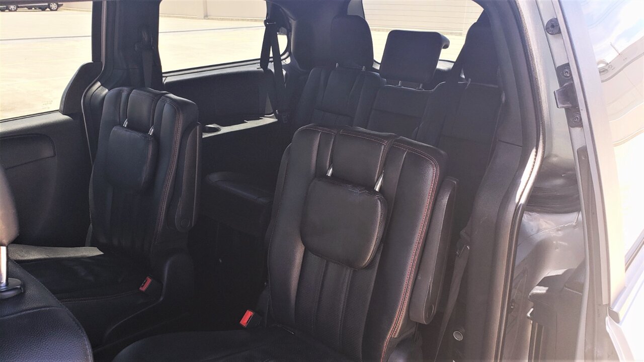 Used 2016 Dodge Grand Caravan R/T FWD image 12