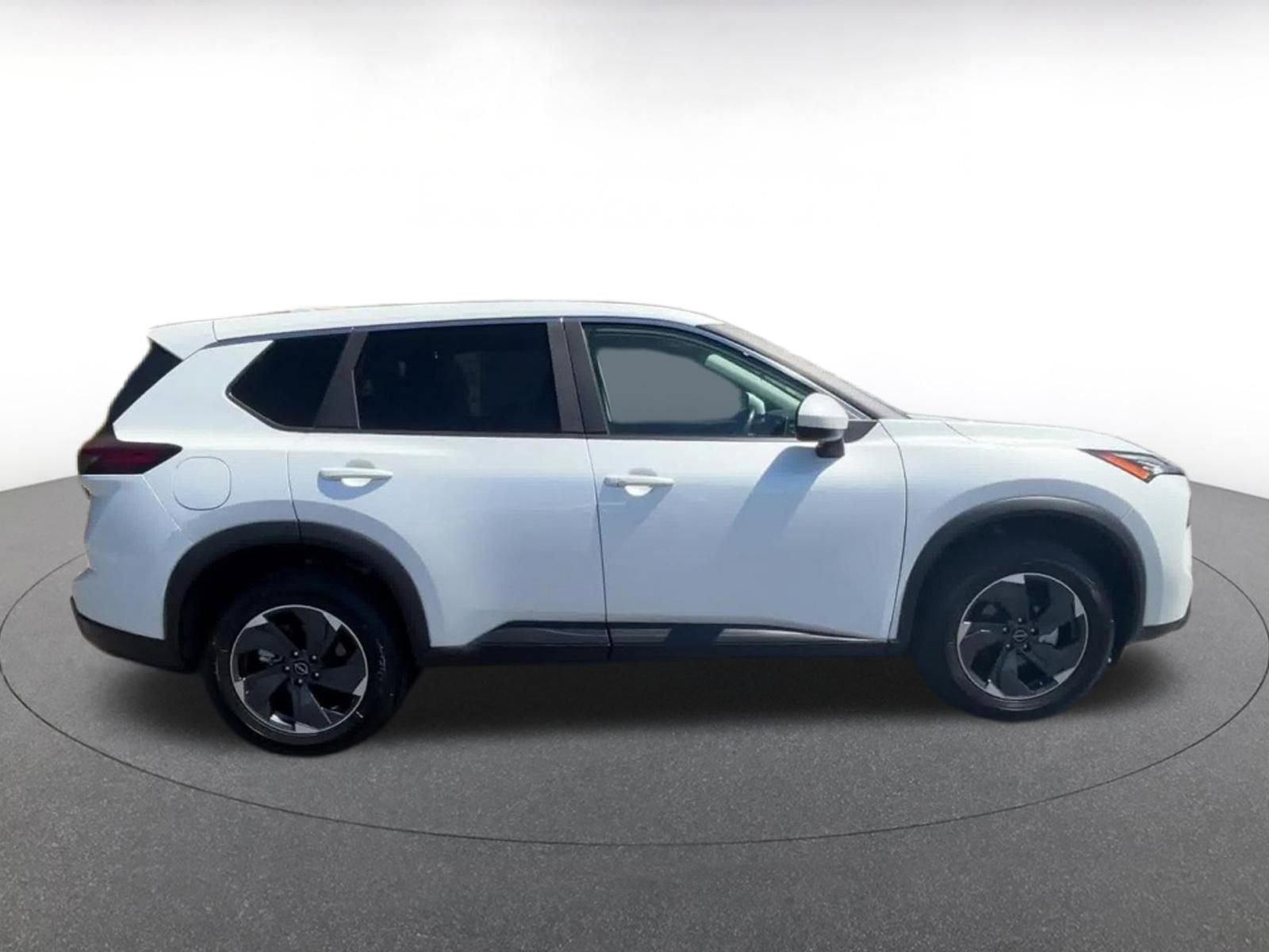 Used 2025 Nissan Rogue SV AWD/4WD image 16