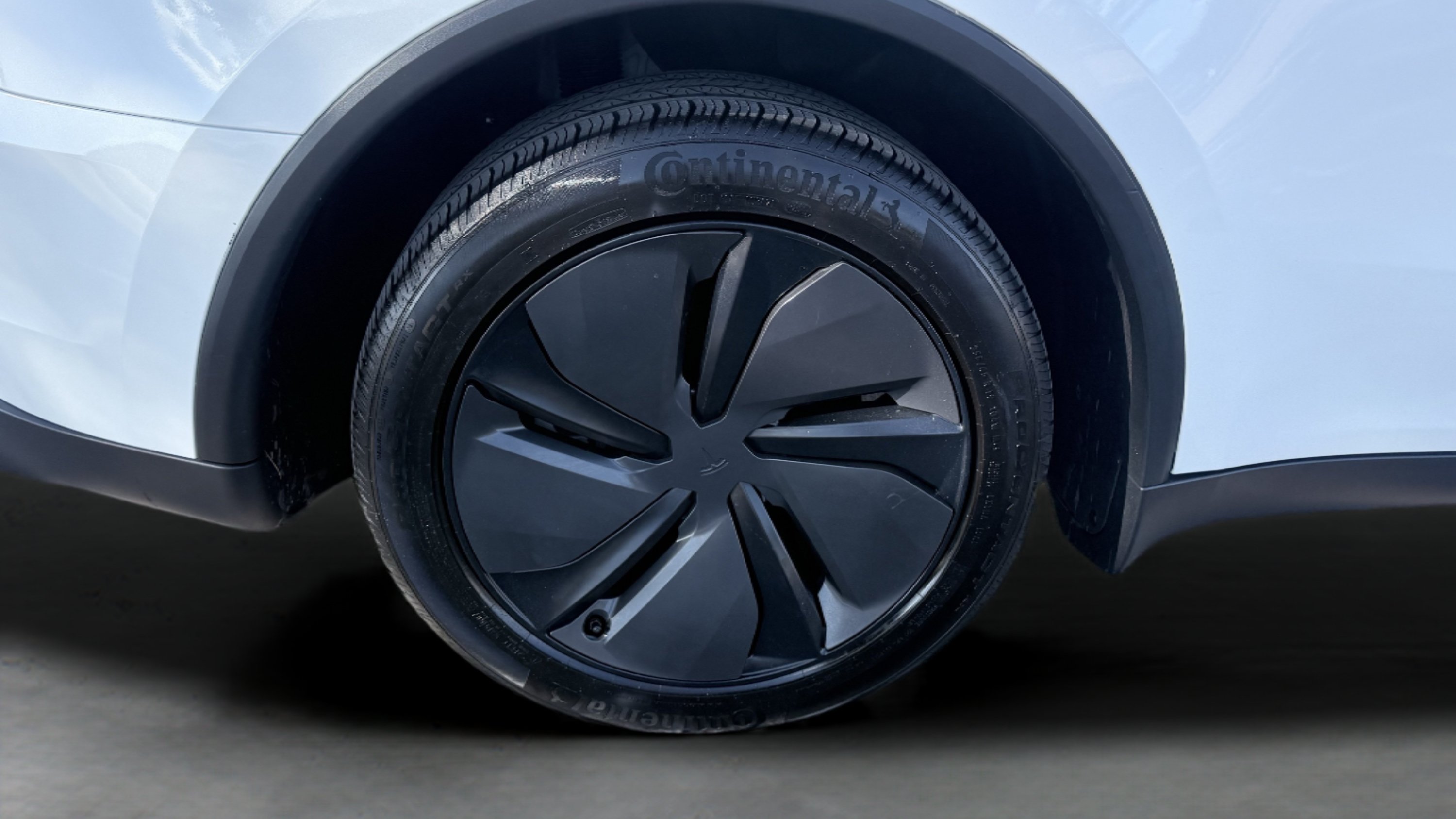 Used 2026 Tesla Model Y 2WD image 10