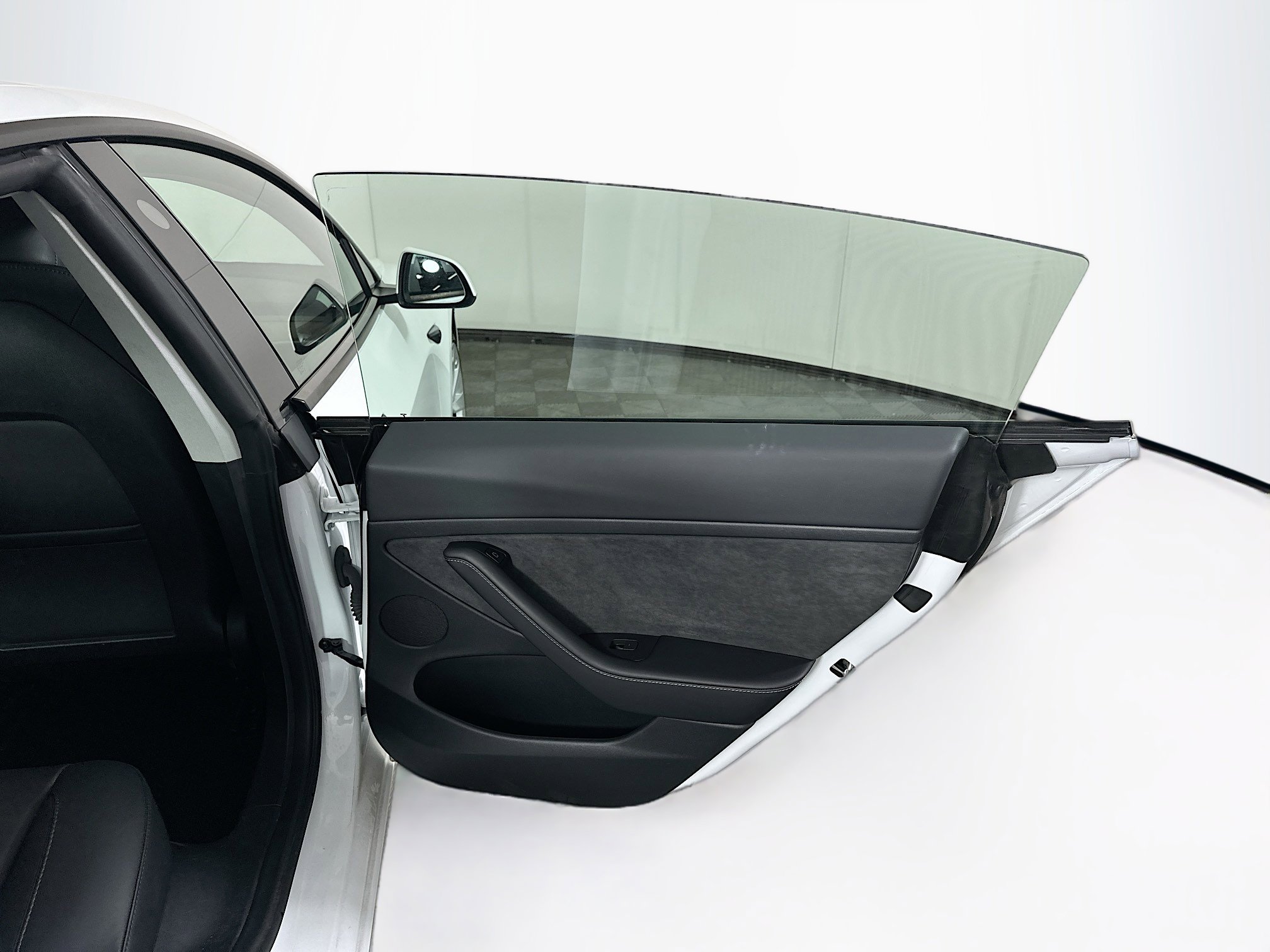 Used 2023 Tesla Model 3 Standard Range image 30