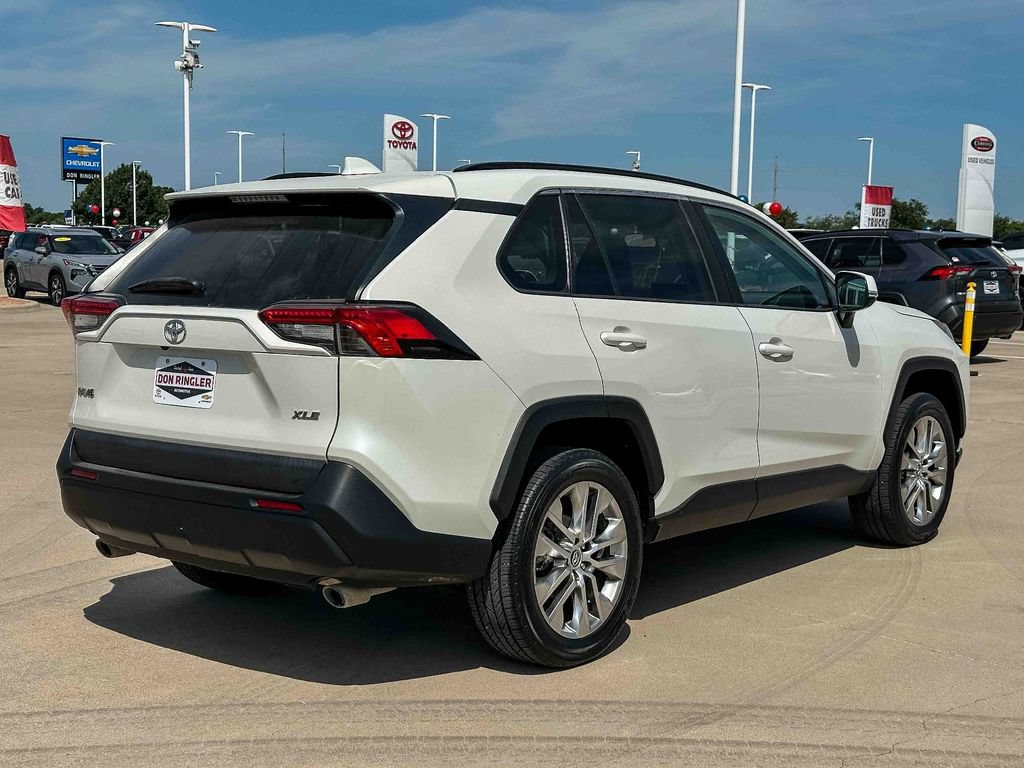 Used 2021 Toyota RAV4 XLE Premium FWD image 3