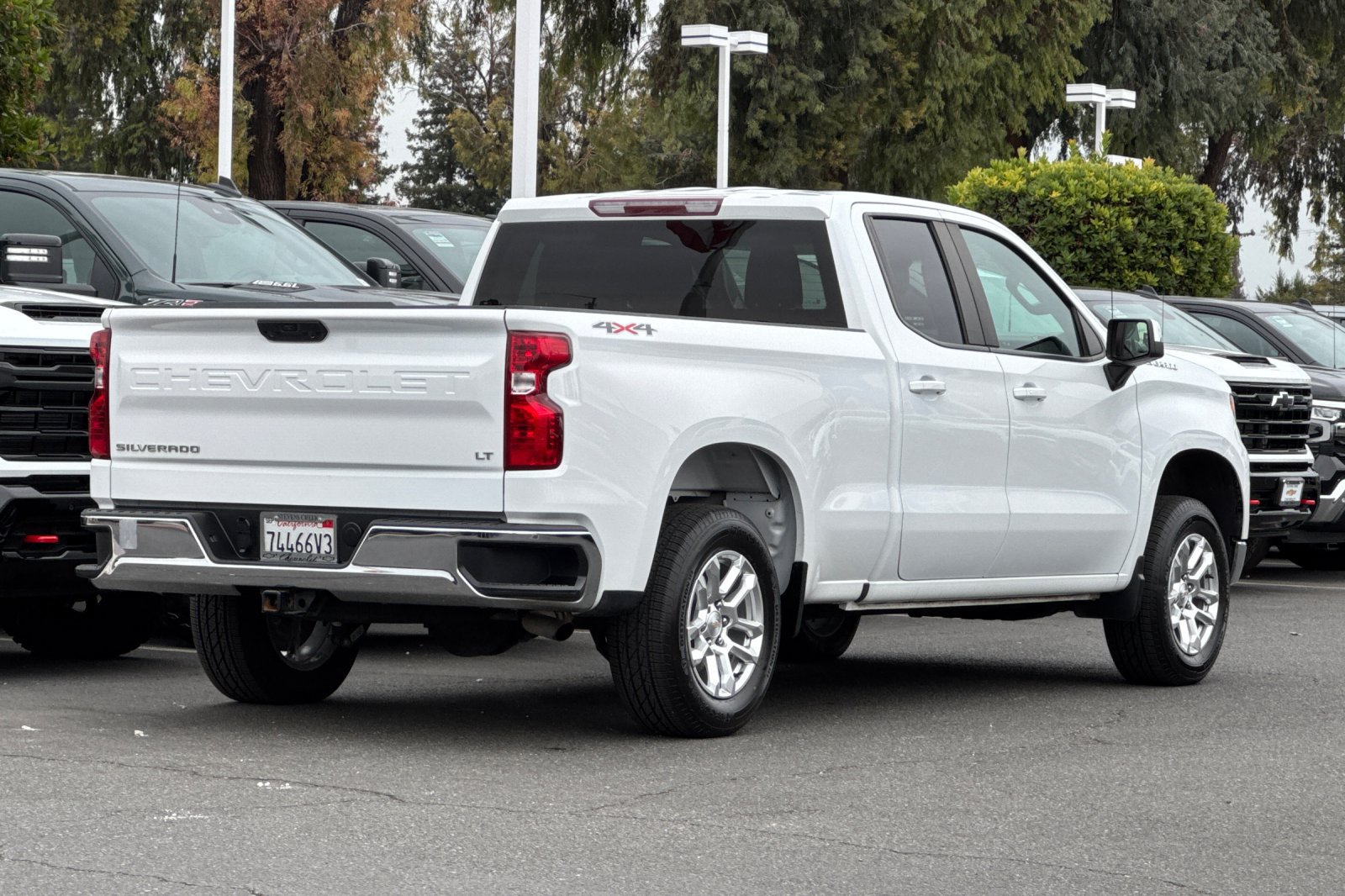 Used 2023 Chevrolet Silverado 1500 LT AWD/4WD image 5