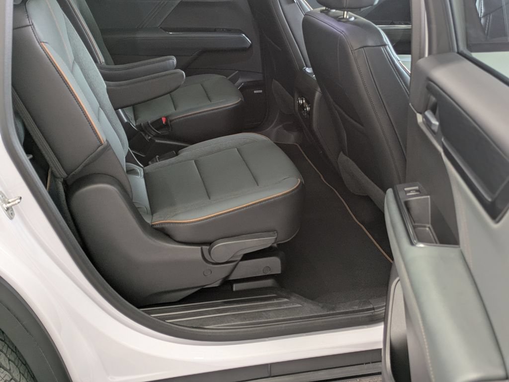 New 2026 GMC Acadia AT4 w/ LPO, Floor Liner Package AWD/4WD image 40