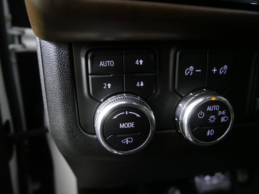Used 2025 GMC Yukon Denali Ultimate AWD/4WD image 16