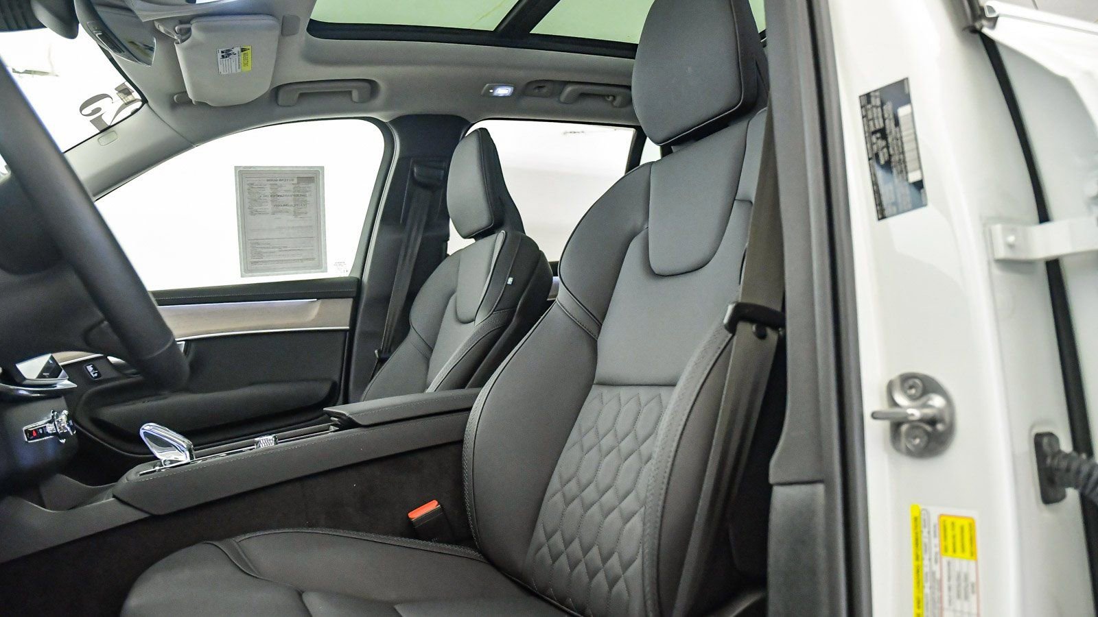 Used 2025 Volvo XC90 T8 Plus w/ Protection Package Premier image 21