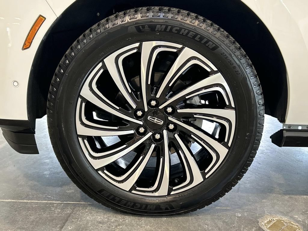 Used 2025 Lincoln Navigator L Black Label AWD/4WD image 9