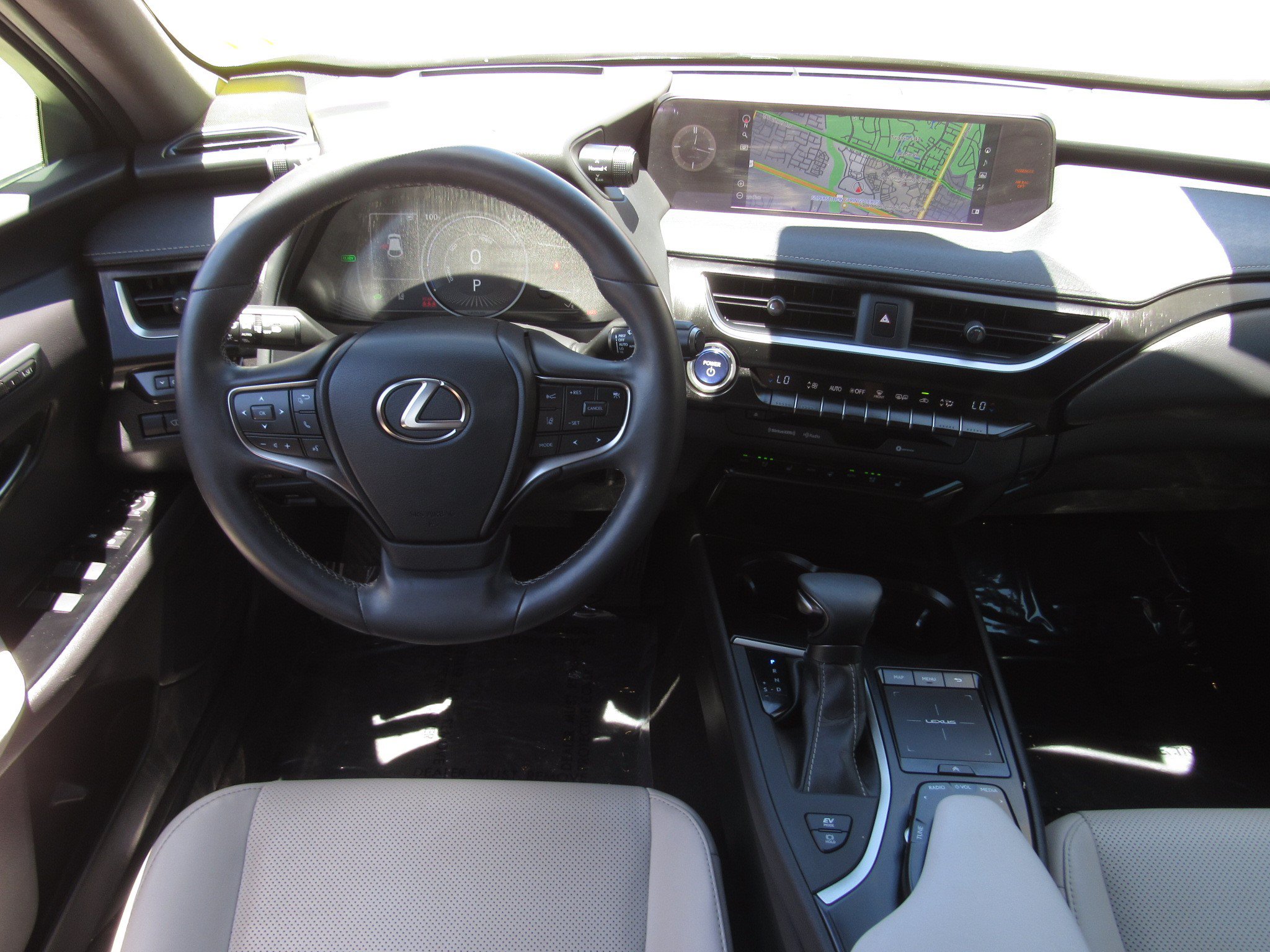 Used 2022 Lexus UX 250h w/ Luxury Package AWD/4WD image 18
