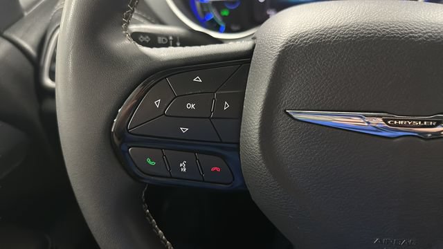 Used 2024 Chrysler Pacifica Limited FWD image 11