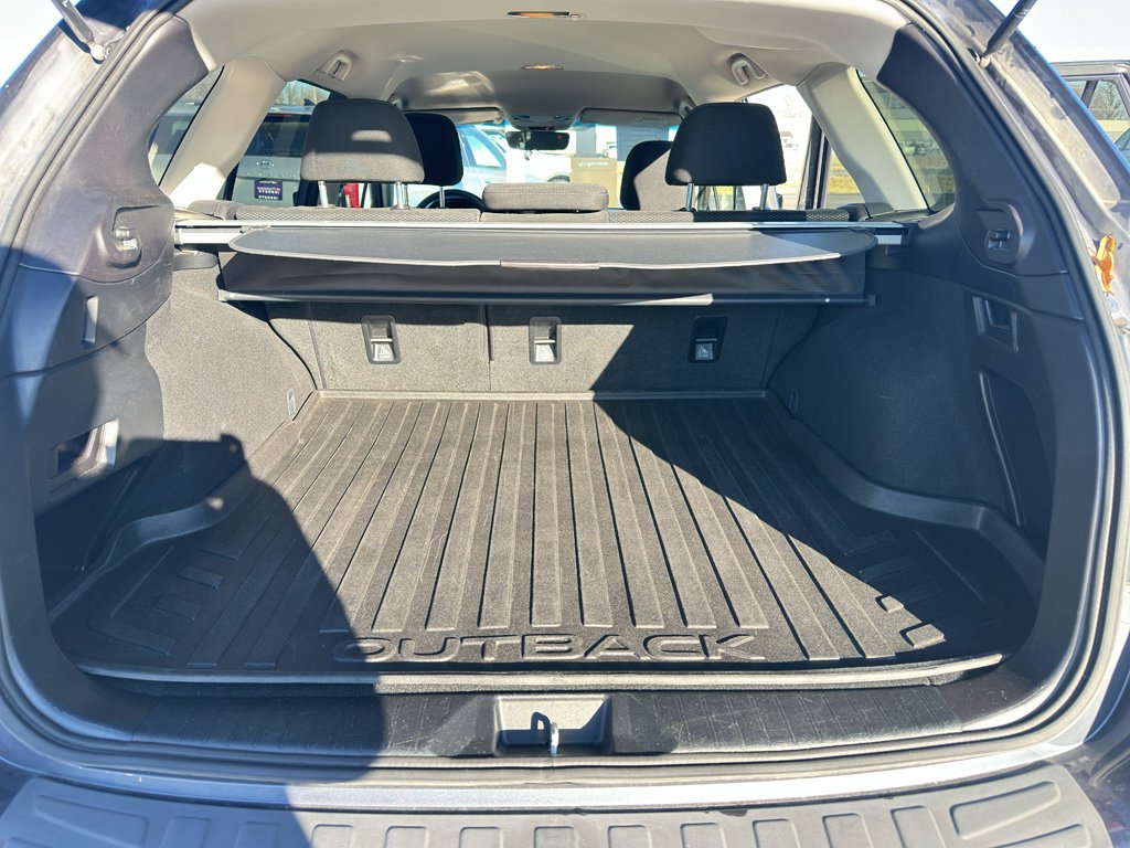 Used 2017 Subaru Outback 2.5i Premium image 32