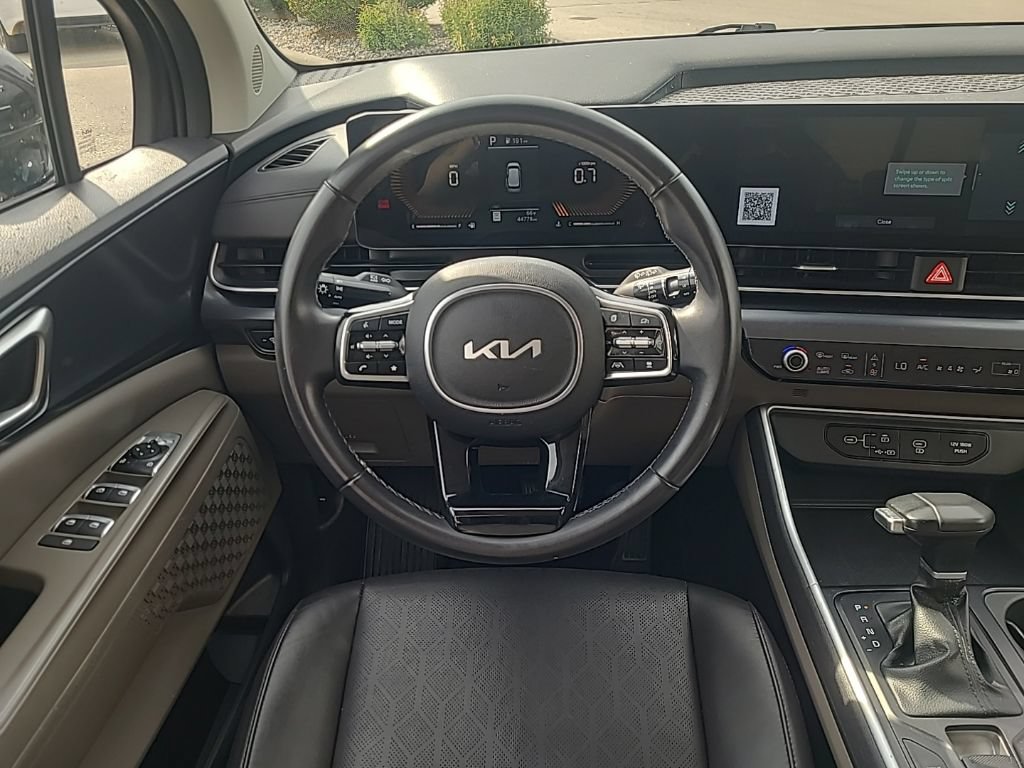 Certified 2025 Kia Carnival FWD image 16