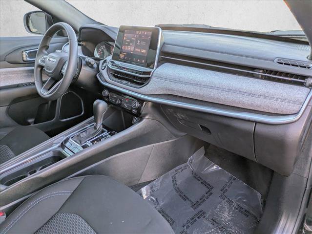 Used 2025 Jeep Compass Sport w/ Mopar Graphics Package image 18