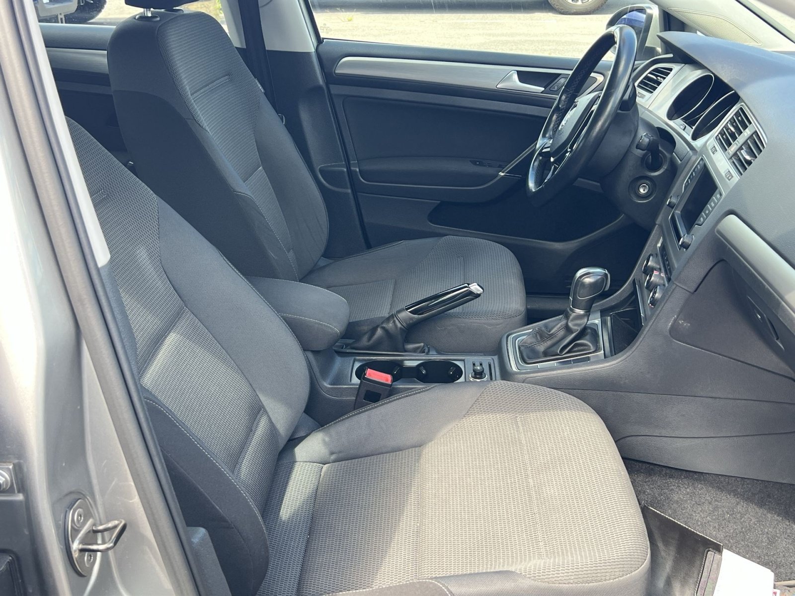 Used 2016 Volkswagen Golf S FWD image 24