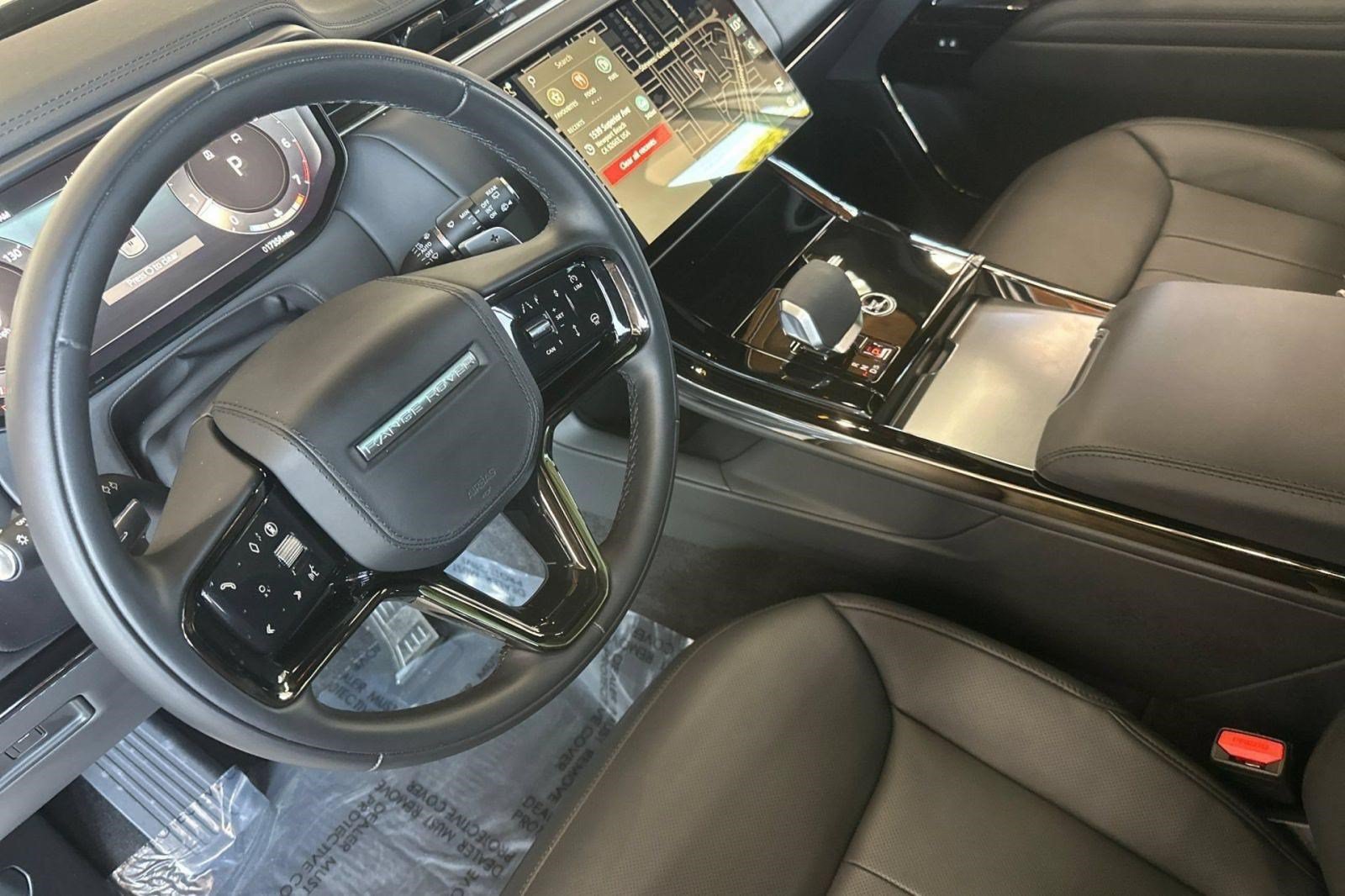 Used 2024 Land Rover Range Rover Sport Dynamic SE AWD/4WD image 3