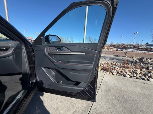 Used 2025 Ford Explorer ST-Line w/ ST-Line Street Pack image 29