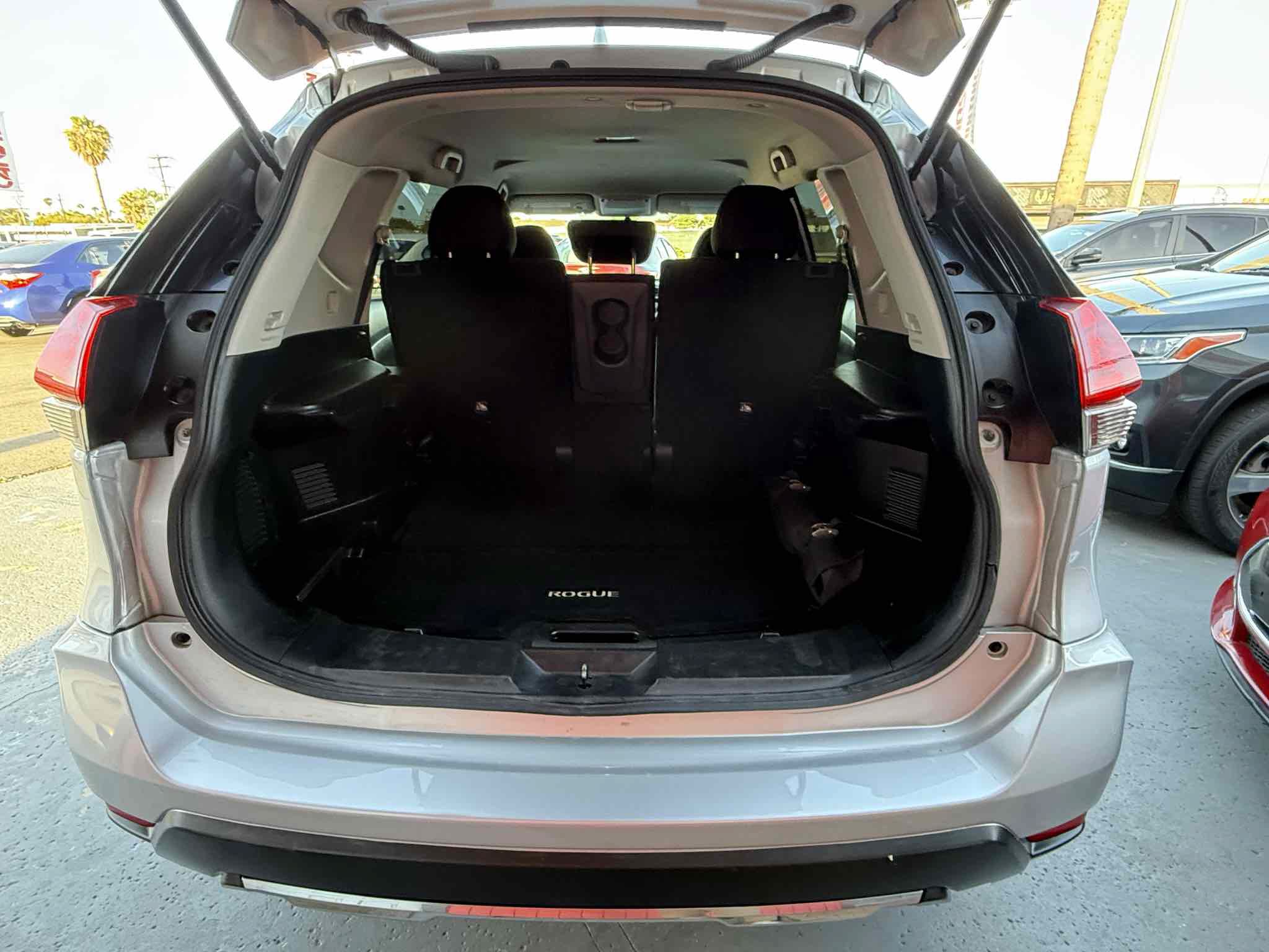 Used 2017 Nissan Rogue SV FWD image 67
