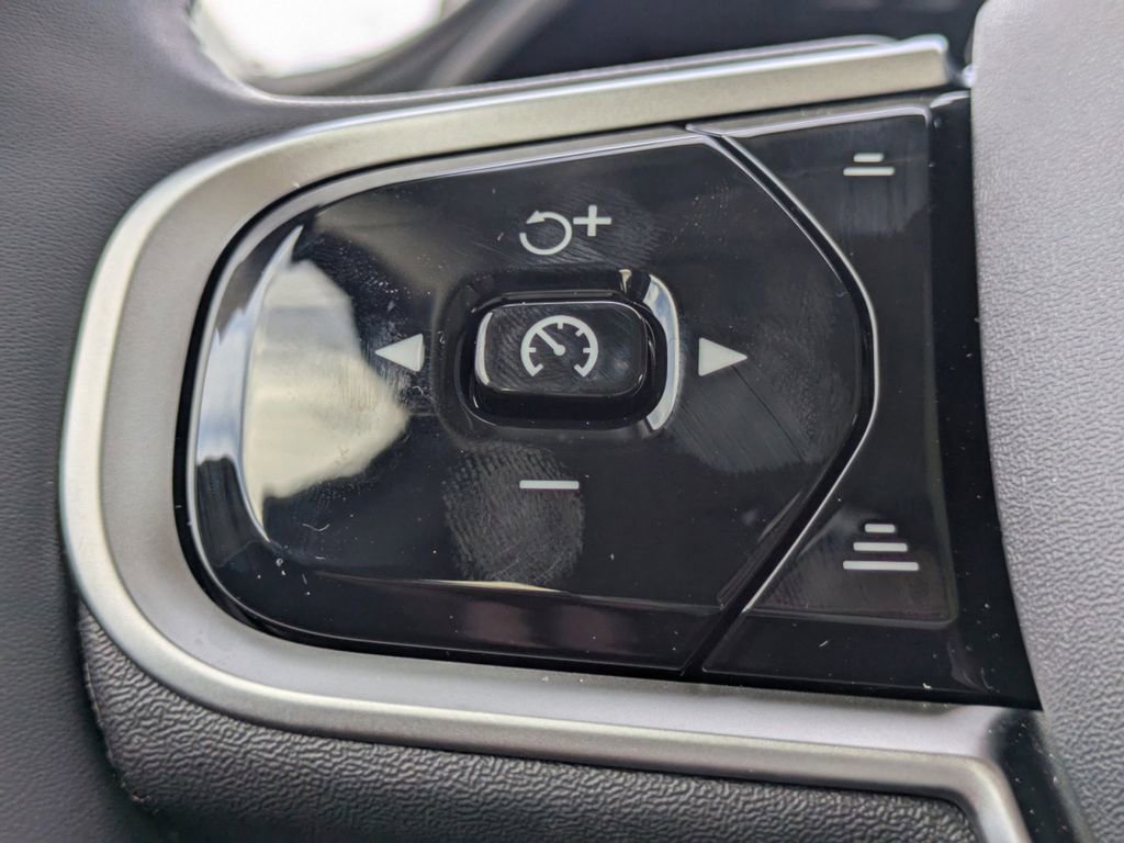 New 2025 Volvo XC90 T8 Core w/ Climate Package AWD/4WD image 28