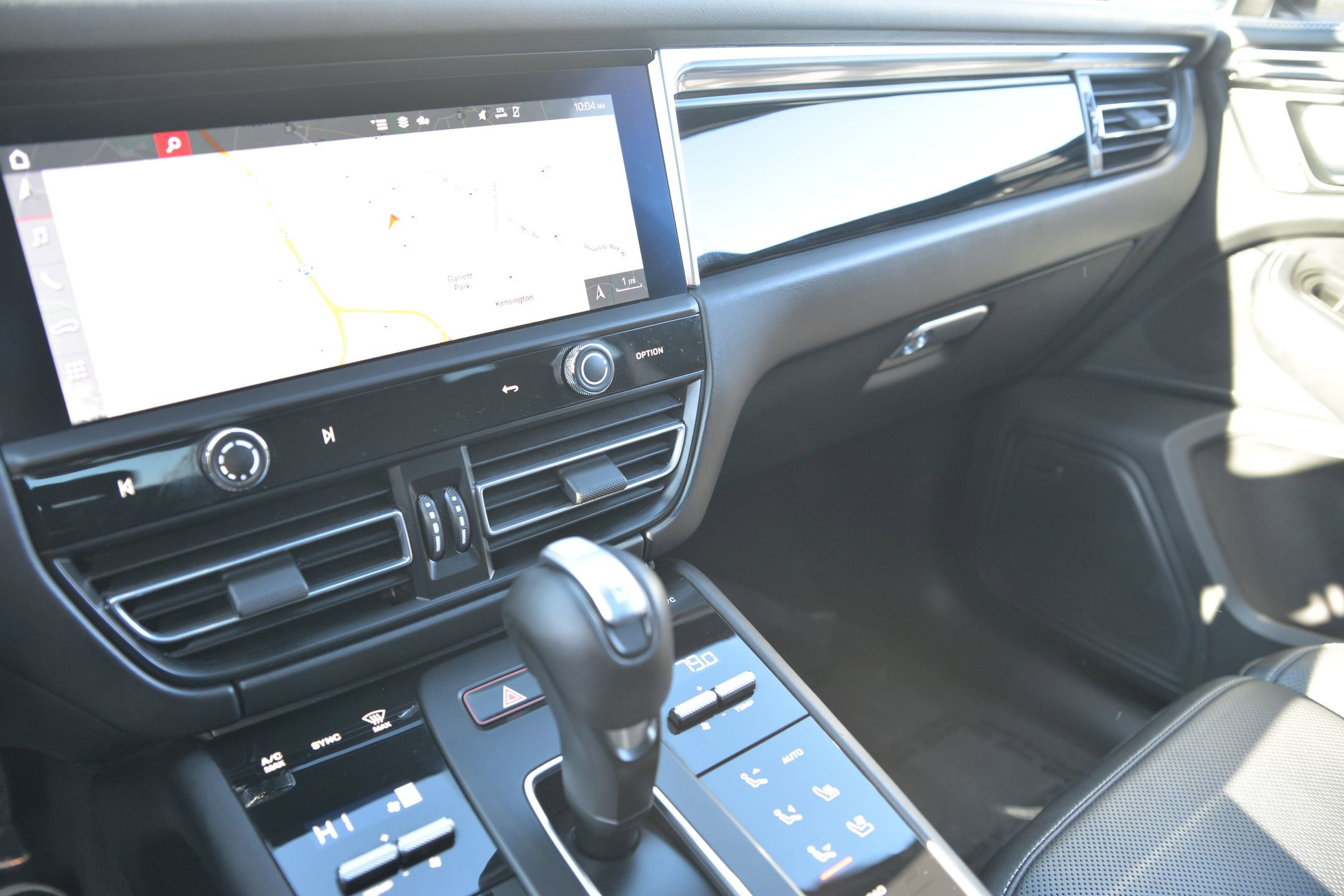 Certified 2024 Porsche Macan Turbo image 18