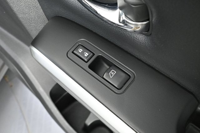 Used 2018 Nissan Titan SV AWD/4WD image 34
