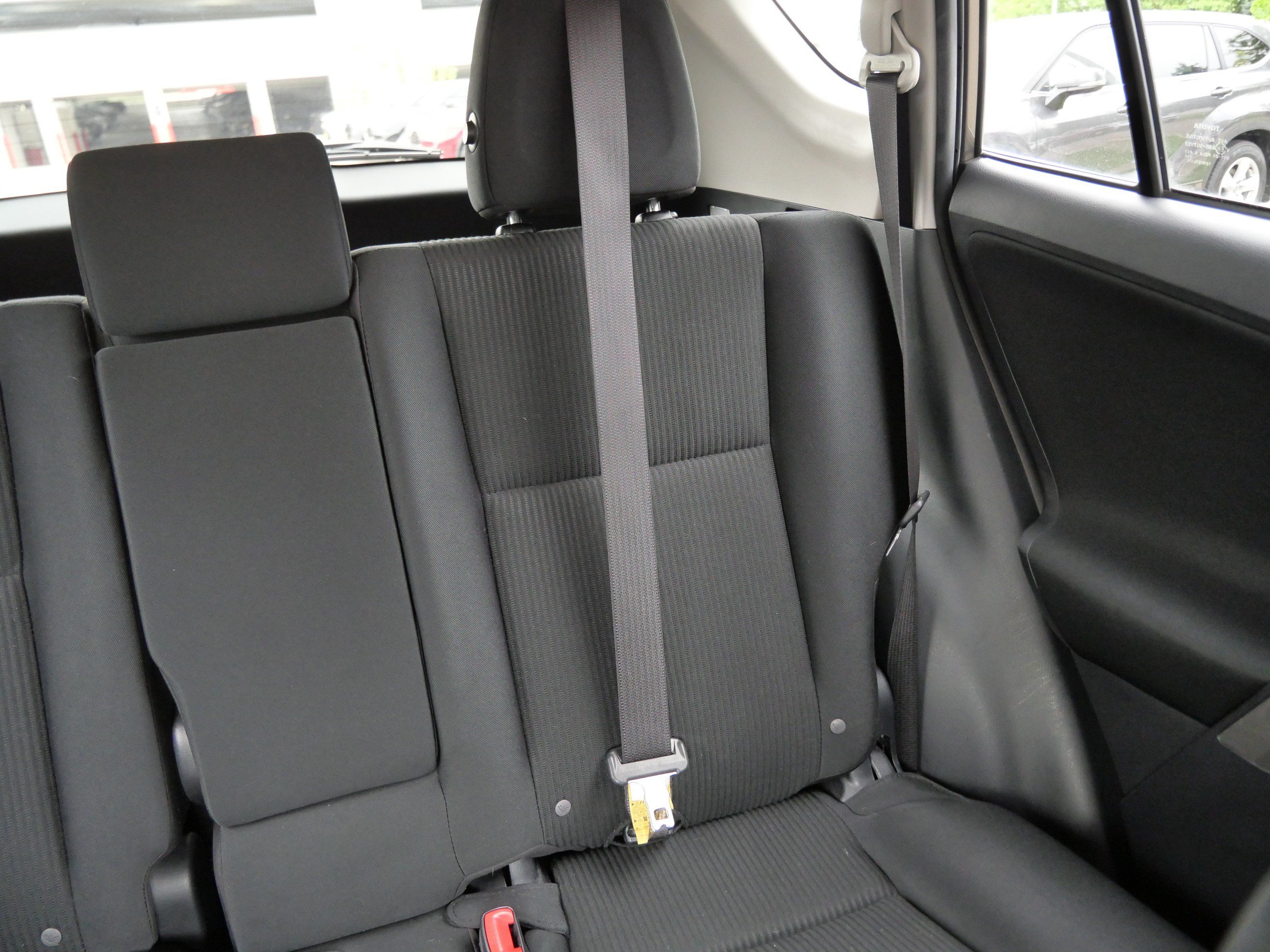 Used 2015 Toyota RAV4 LE AWD/4WD image 14