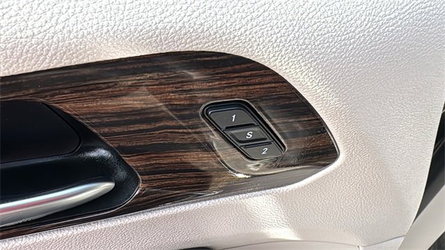 Used 2022 Chrysler Pacifica Limited image 11