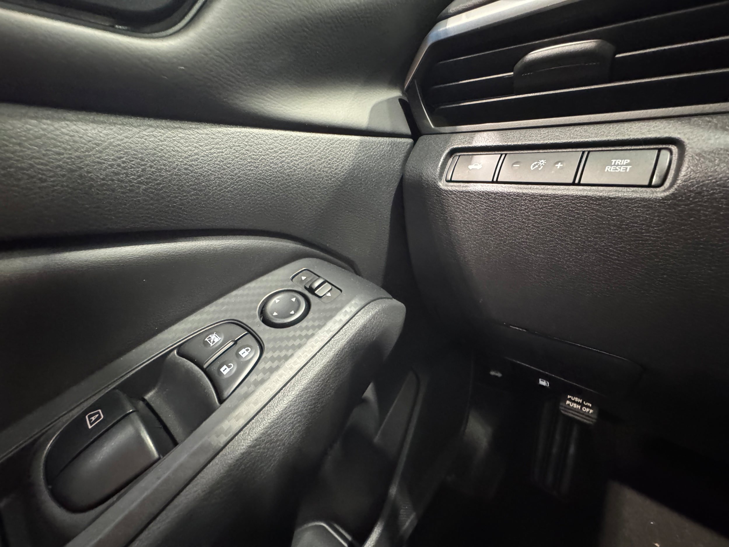 Used 2025 Nissan Altima 2.5 S FWD image 14