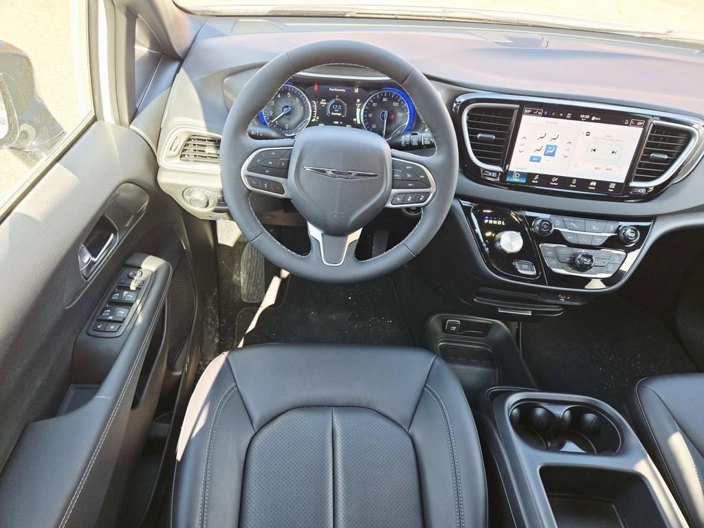 Used 2026 Chrysler Voyager LX image 10