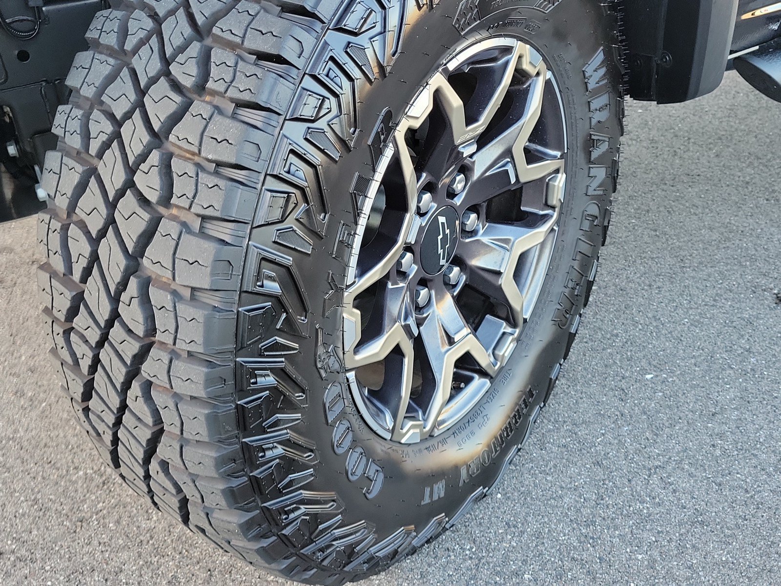 Used 2026 Chevrolet Colorado ZR2 w/ Technology Package AWD/4WD image 11