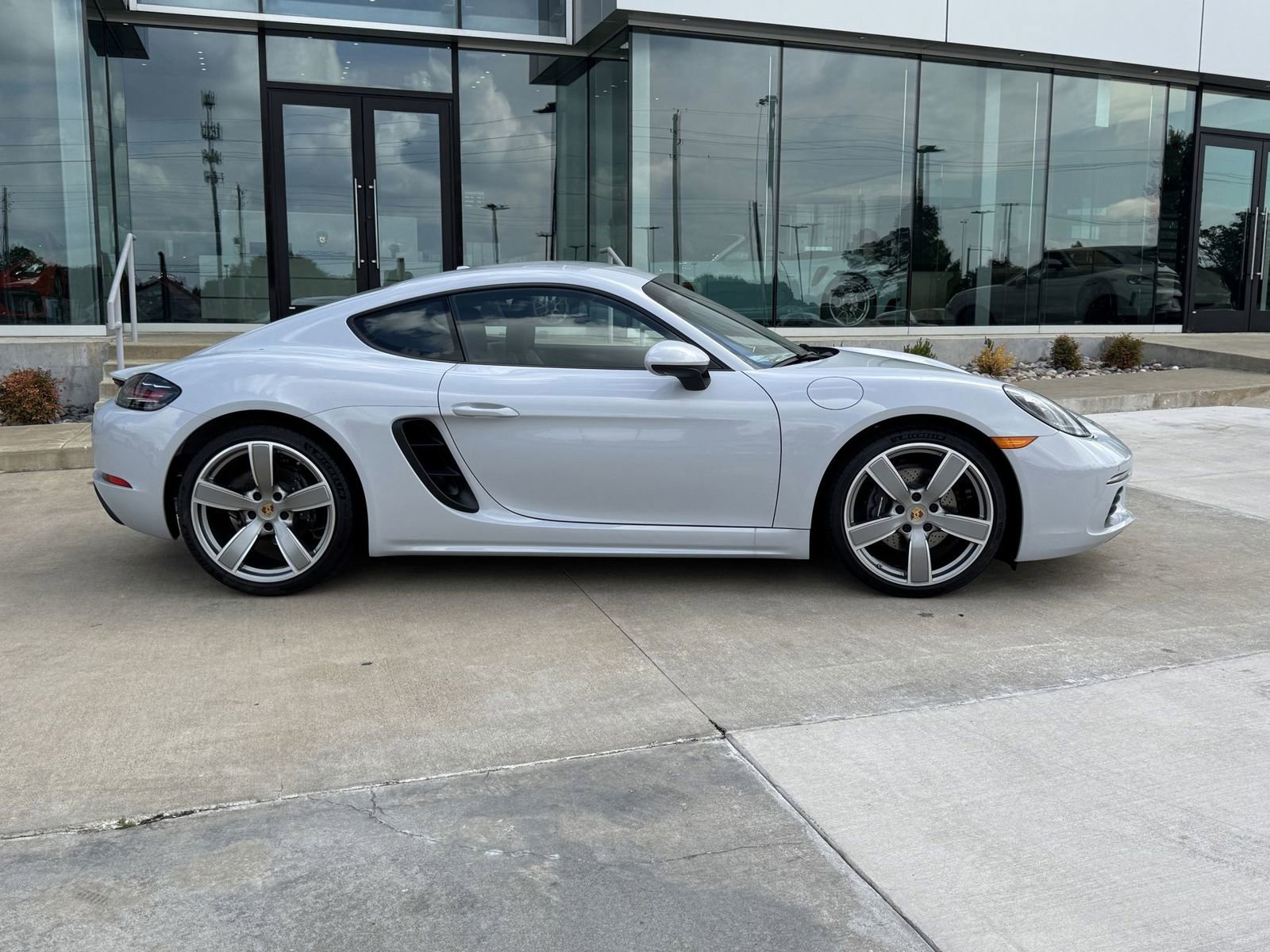 New 2025 Porsche 718 Cayman image 8