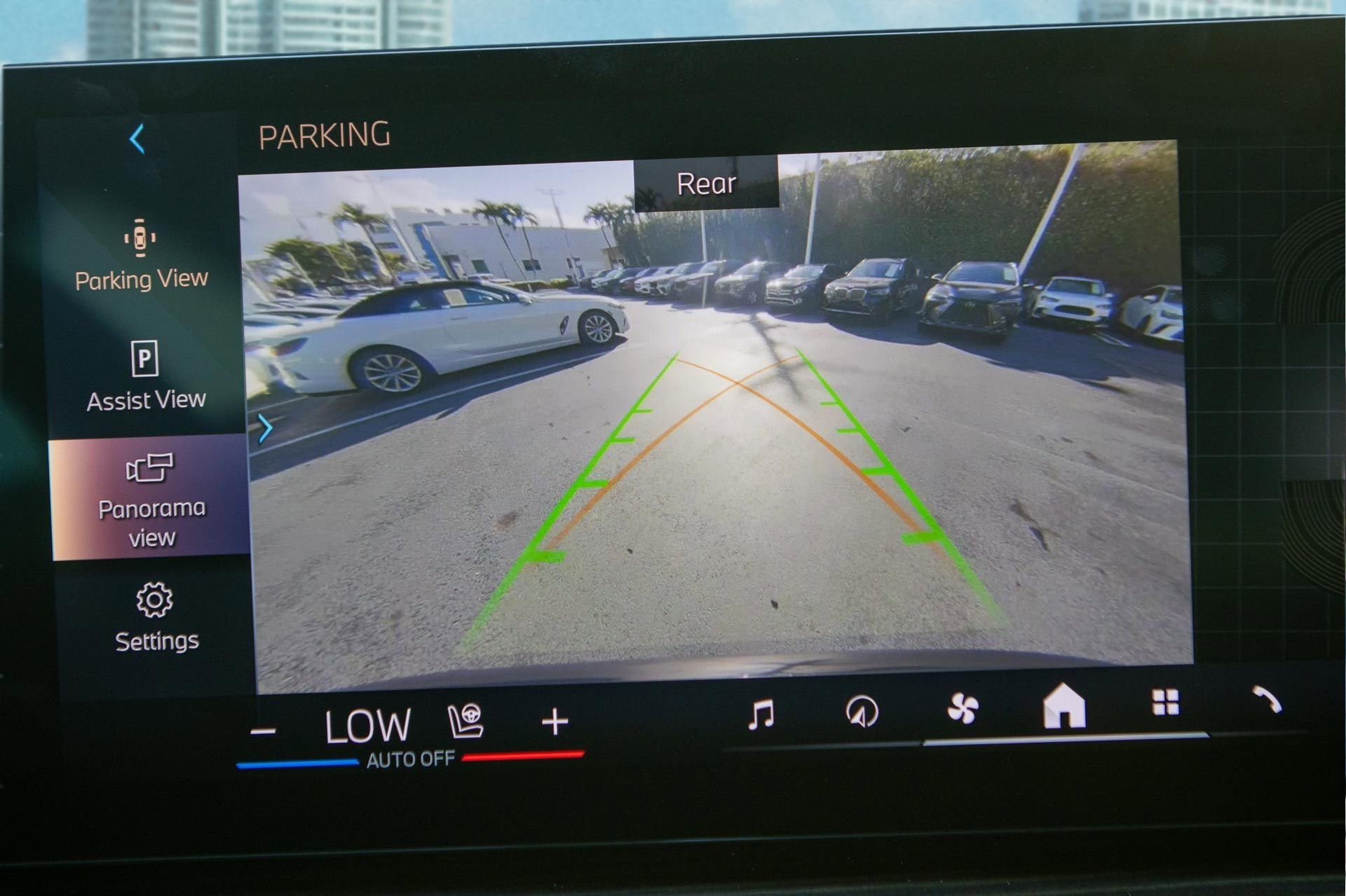 Used 2024 BMW X7 xDrive40i w/ Executive Package image 35