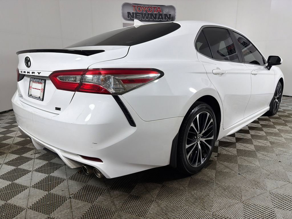 Used 2020 Toyota Camry SE FWD image 3