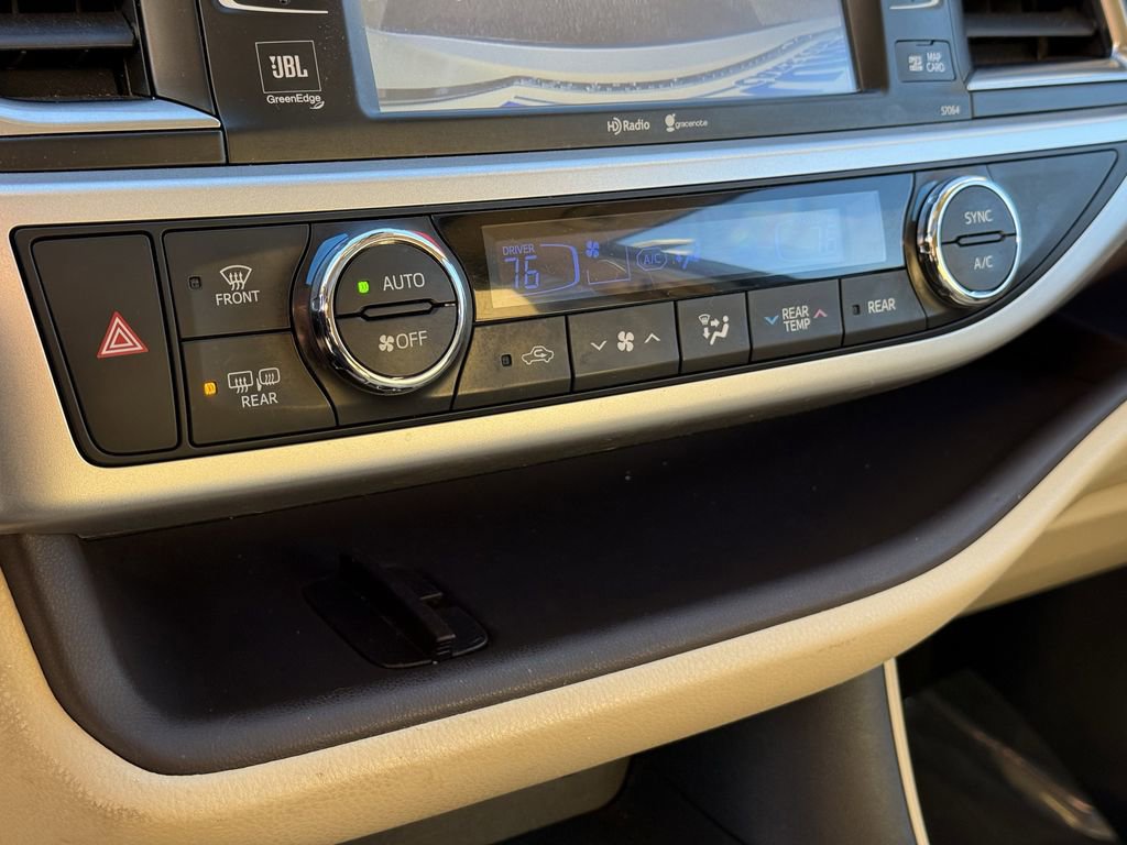 Used 2014 Toyota Highlander Limited image 24