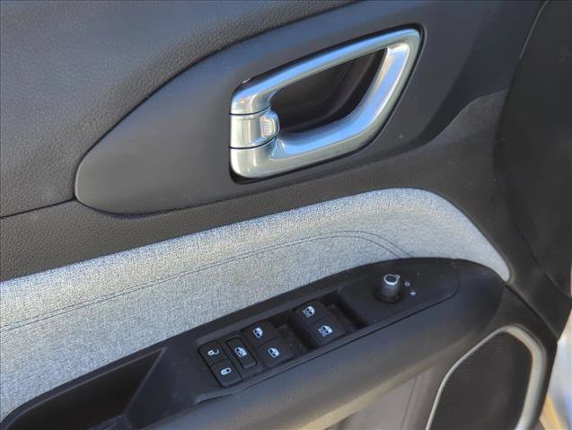 Used 2022 Jeep Compass Latitude image 12