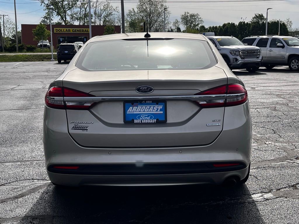 Used 2018 Ford Fusion SE w/ Fusion SE Technology Package FWD image 6