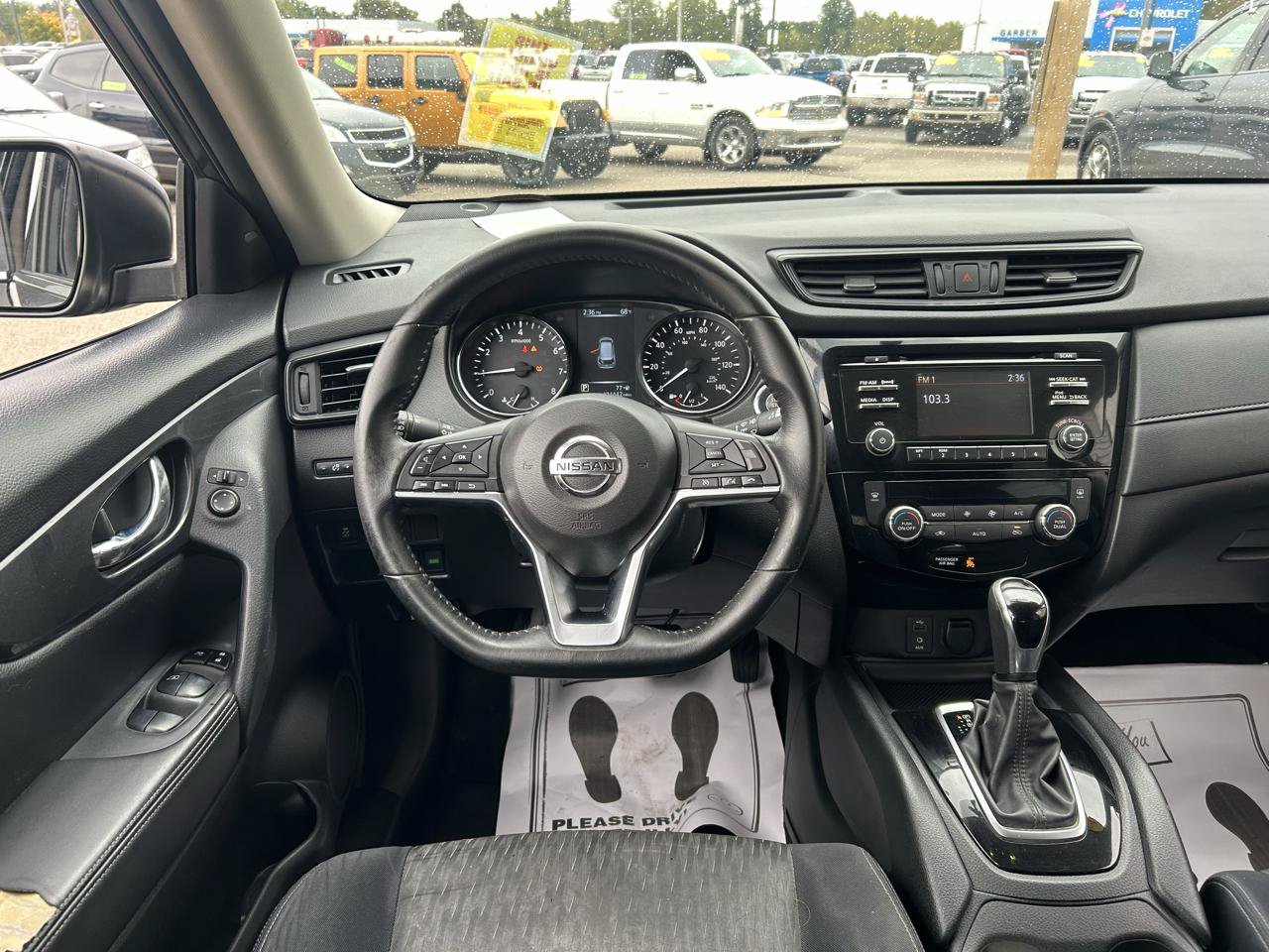 Used 2017 Nissan Rogue SV AWD/4WD image 27