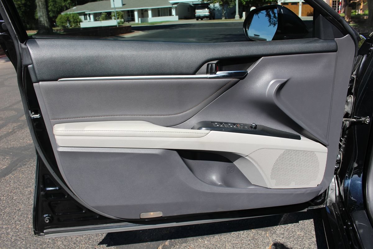 Used 2018 Toyota Camry XLE FWD image 10