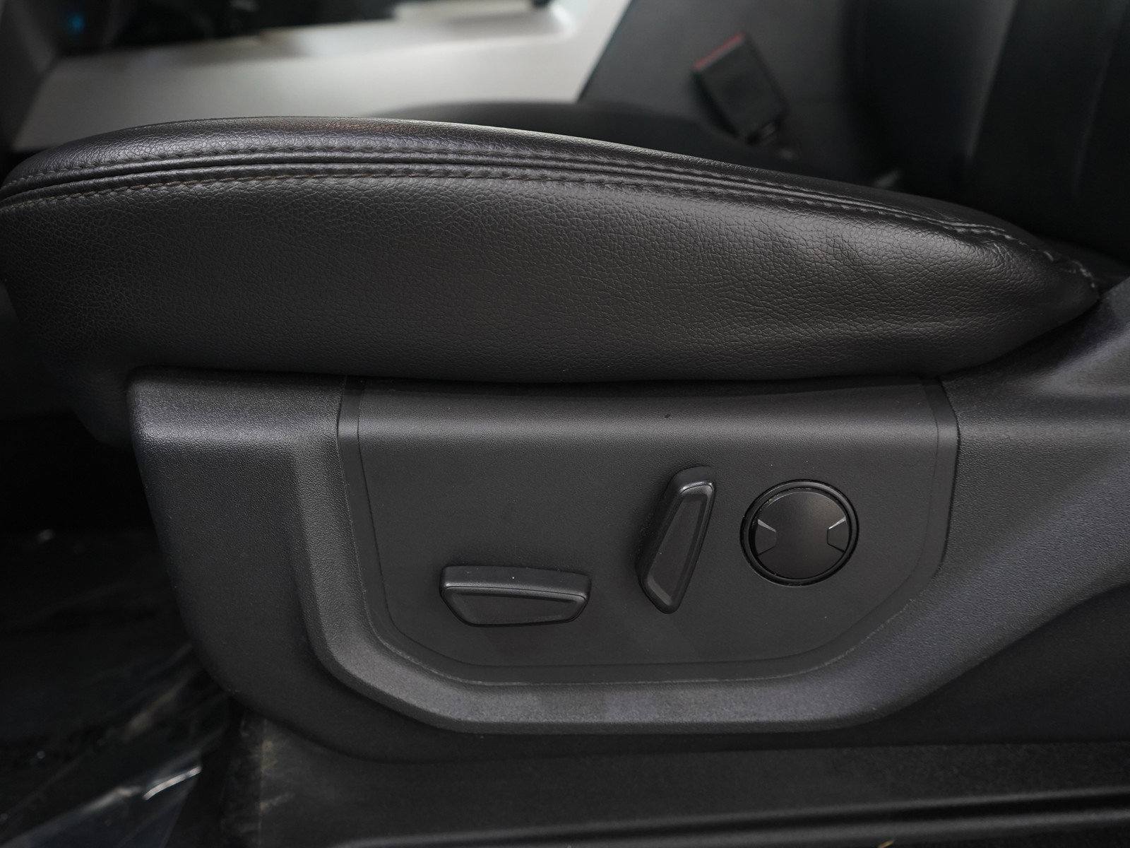 Used 2022 Ford F250 Lariat w/ Black Appearance Package image 26