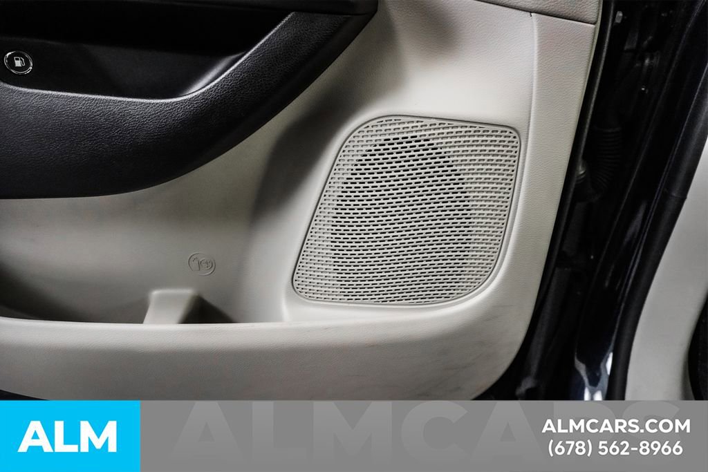 Used 2024 Chrysler Pacifica Select image 54