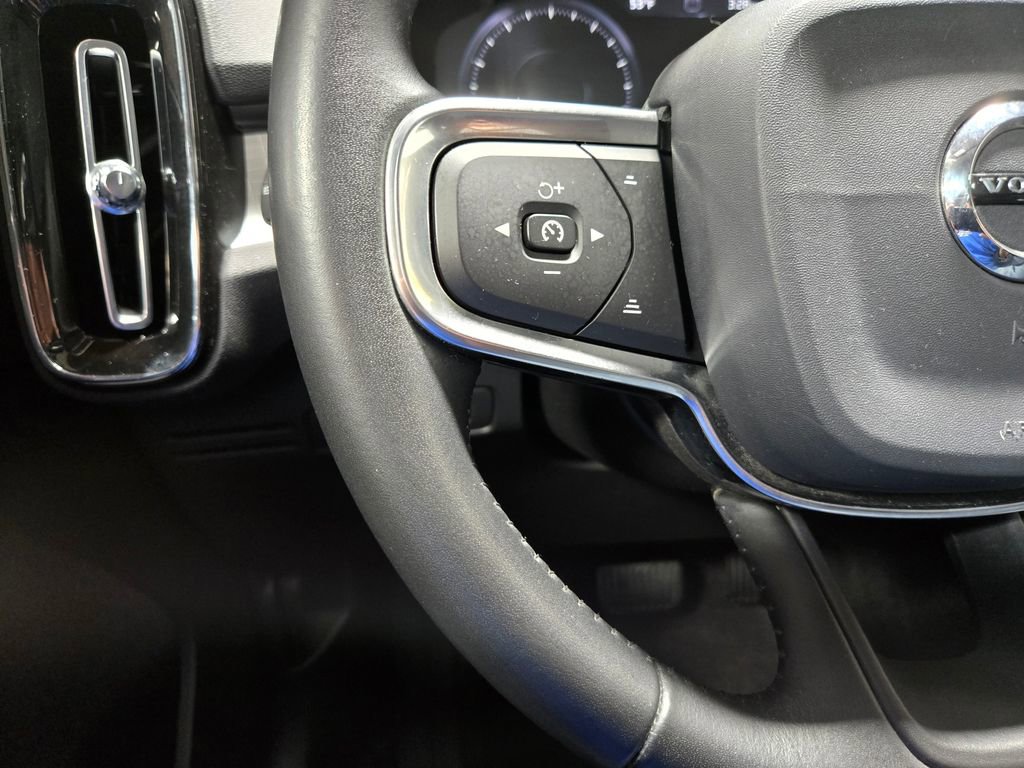 Used 2019 Volvo XC40 T5 Momentum image 15