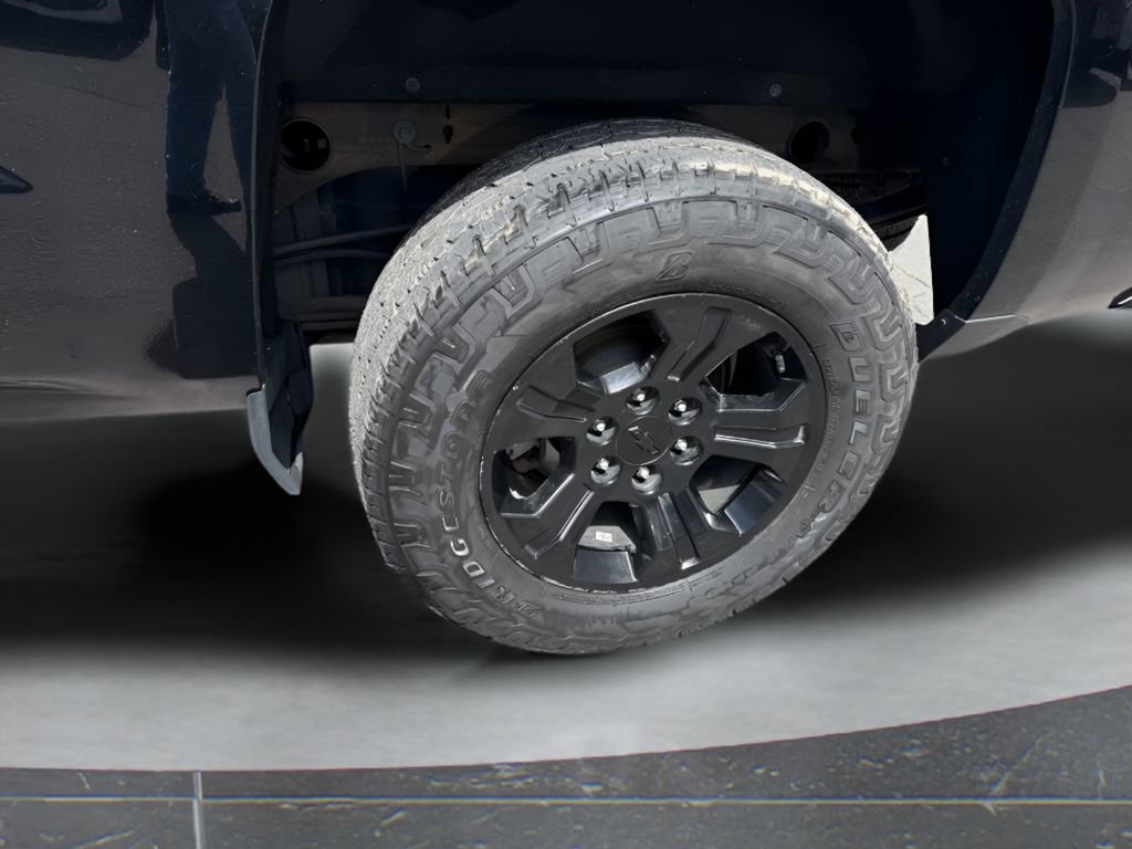 Used 2018 Chevrolet Silverado 1500 LT w/ Midnight Edition image 10