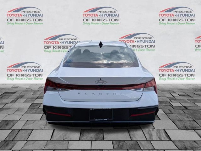 Used 2025 Hyundai Elantra Limited FWD image 4