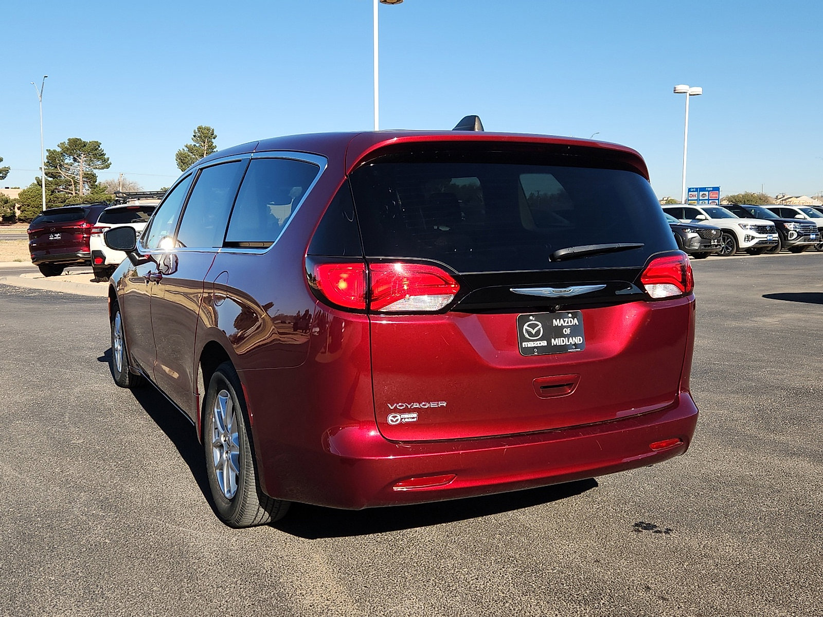 Used 2023 Chrysler Voyager LX image 5