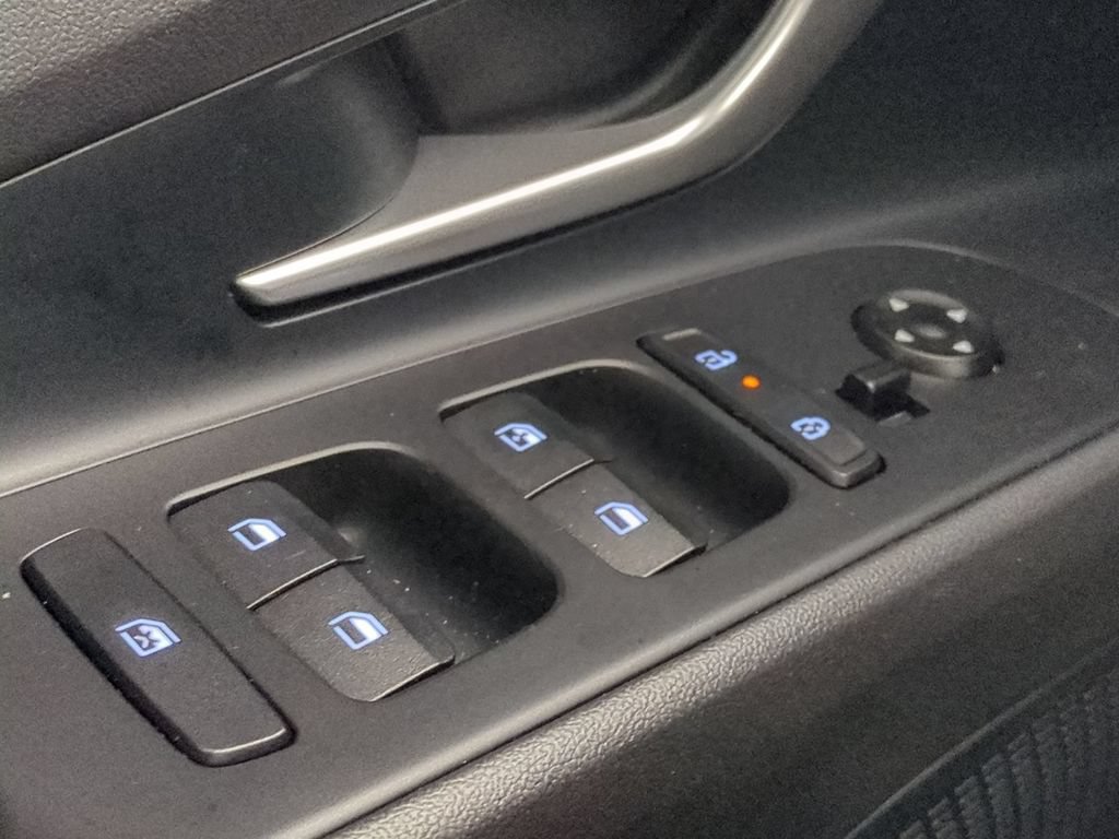 Used 2025 Hyundai Elantra Hybrid FWD image 28