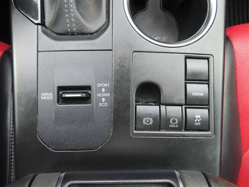 Used 2024 Toyota Highlander XSE FWD image 27