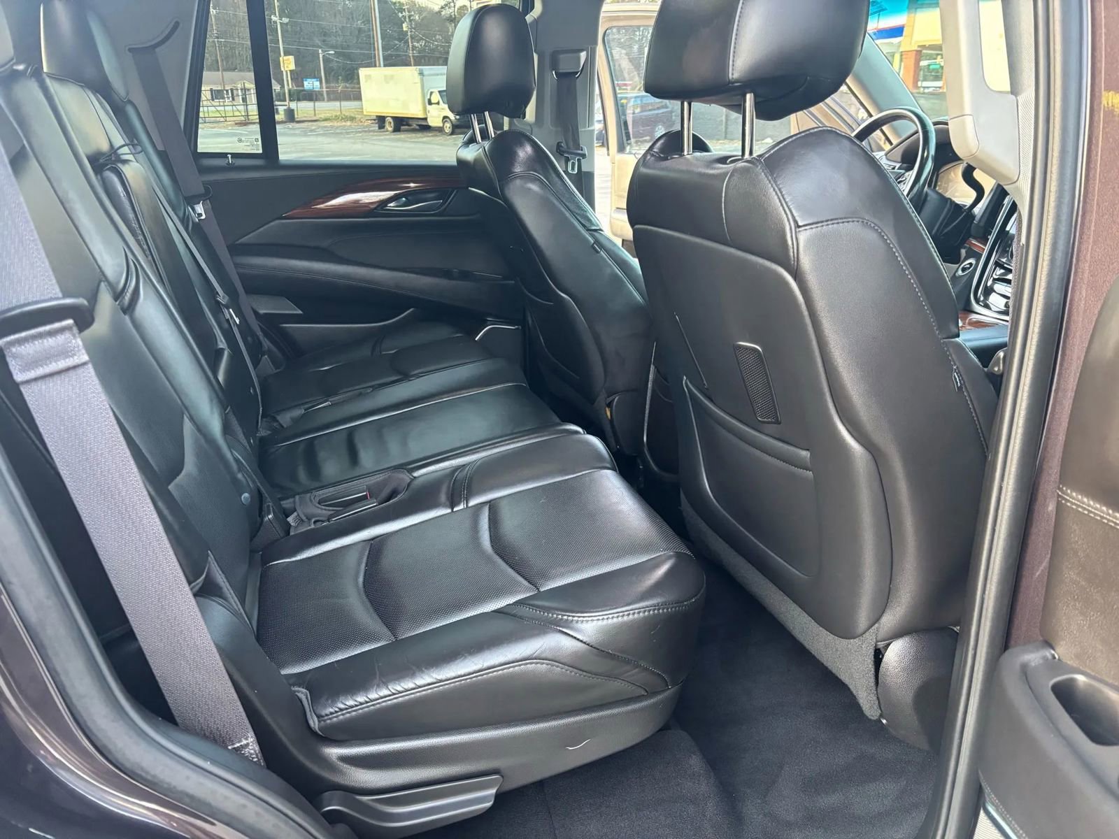 Used 2015 Cadillac Escalade Luxury image 16