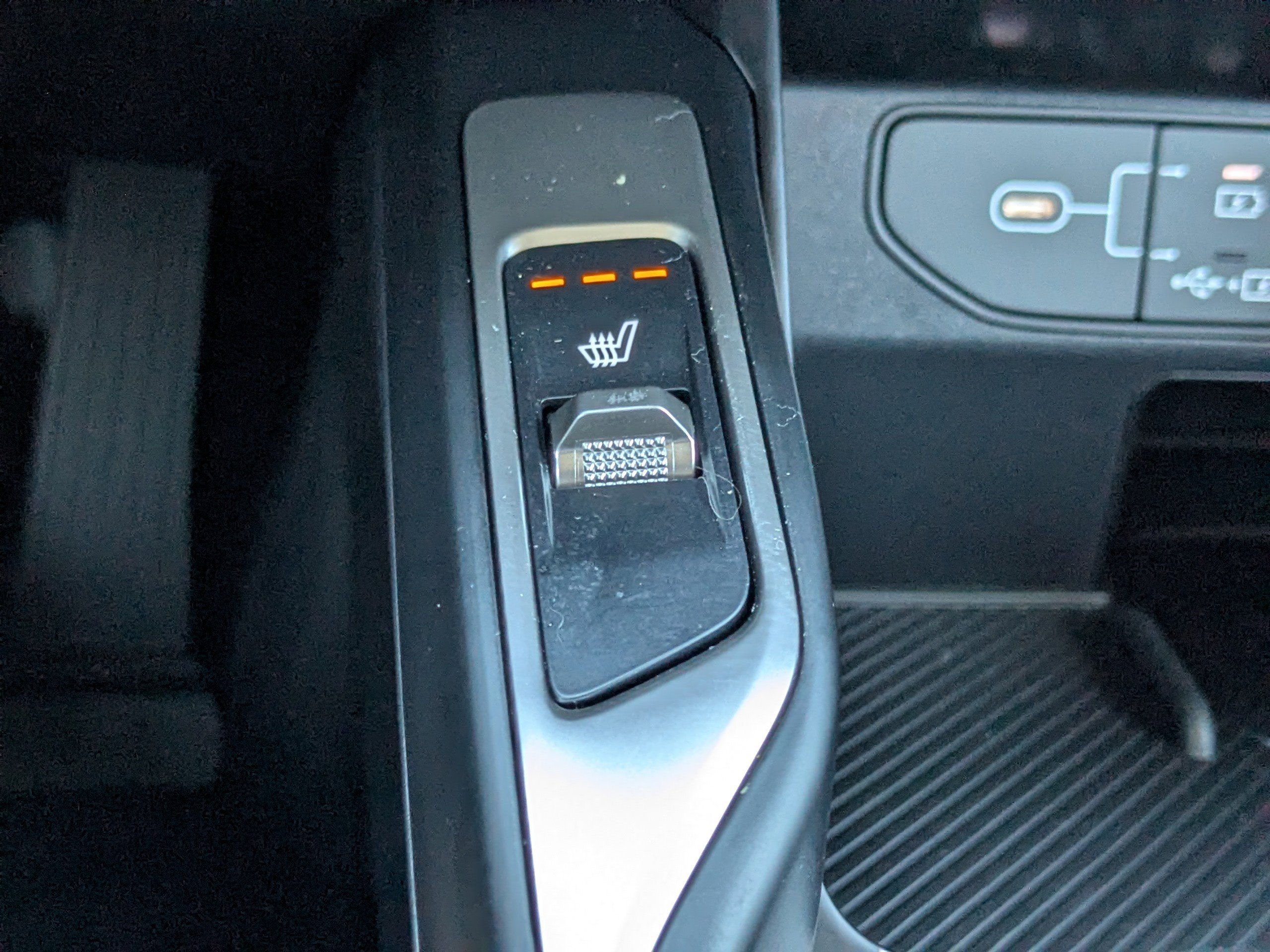 Certified 2025 Kia Sorento S w/ Panoramic Sunroof Package image 28